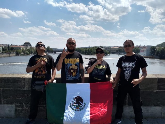 Aromatica germenexcitación en orgías de viscosa y amarga putrefación