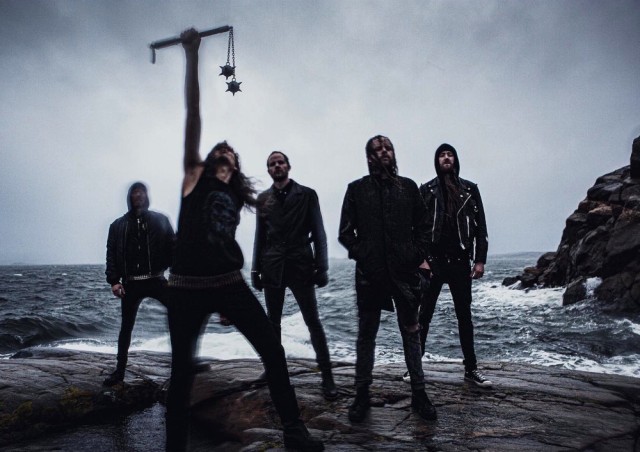 Queen of a Poisoned Realm / That Night It Came Out of the Grave